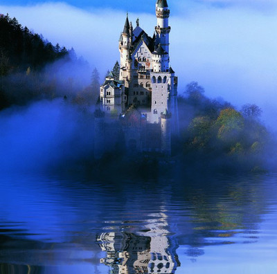 Замок в воде